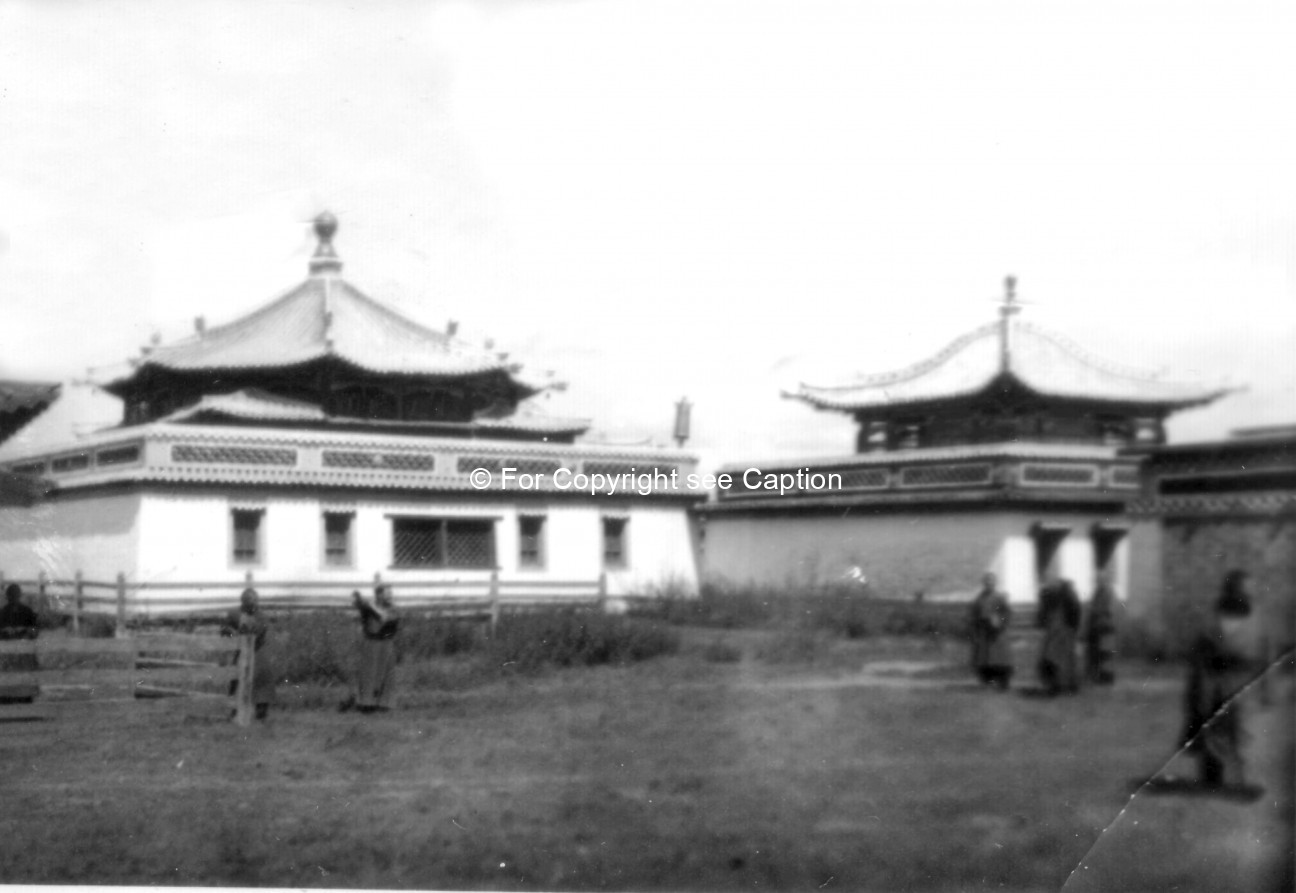 Düinkhor datsan, the main assembly hall, and Jüd datsan from the North. Film Archives ?; Tsültem, N.